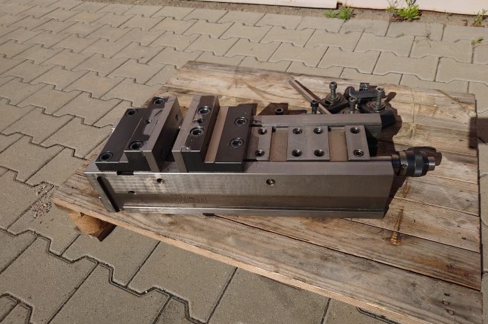 hydraulischer Schraubstock NC Kompakt Spanner Röhm RKE 4